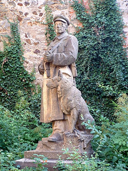 Grenzsoldaten mit Wachhund